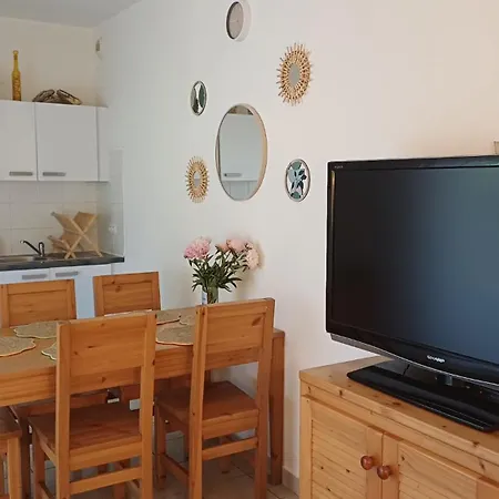 Apartment Entre Piscine, Et Farniente En Famille