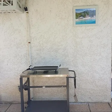 Entre Piscine, Et Farniente En Famille
