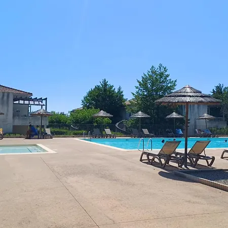 Entre Piscine, Et Farniente En Famille *