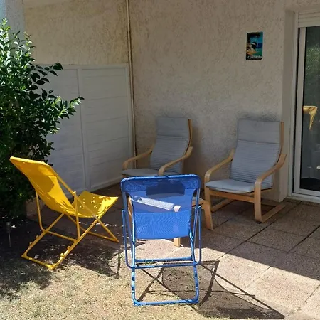 Entre Piscine, Et Farniente En Famille