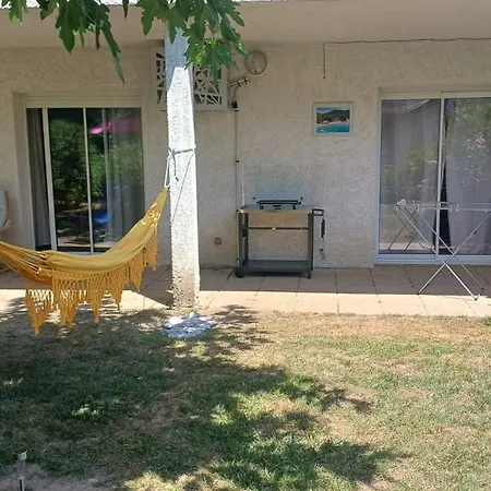 Entre Piscine, Et Farniente En Famille *