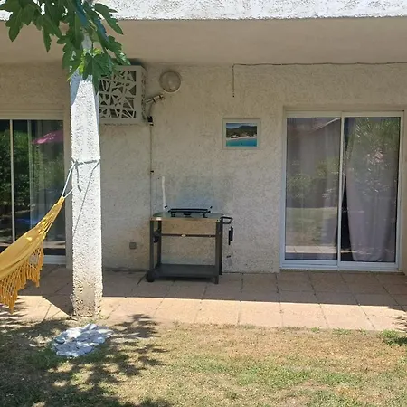 Entre Piscine, Et Farniente En Famille