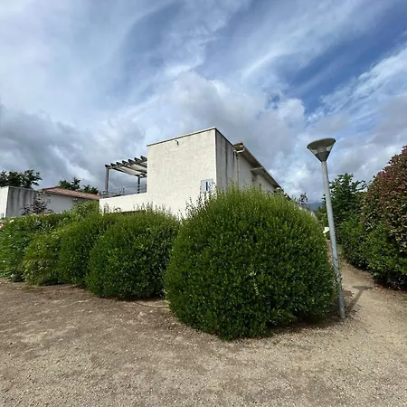 Entre Piscine, Et Farniente En Famille Apartment *